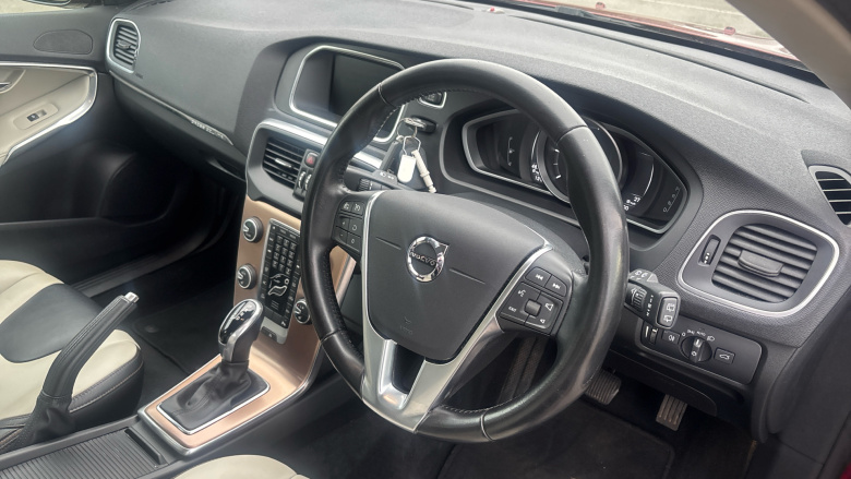 Volvo V40 D2 [120] Cross Country Pro 5dr Geartronic Diesel Hatchback